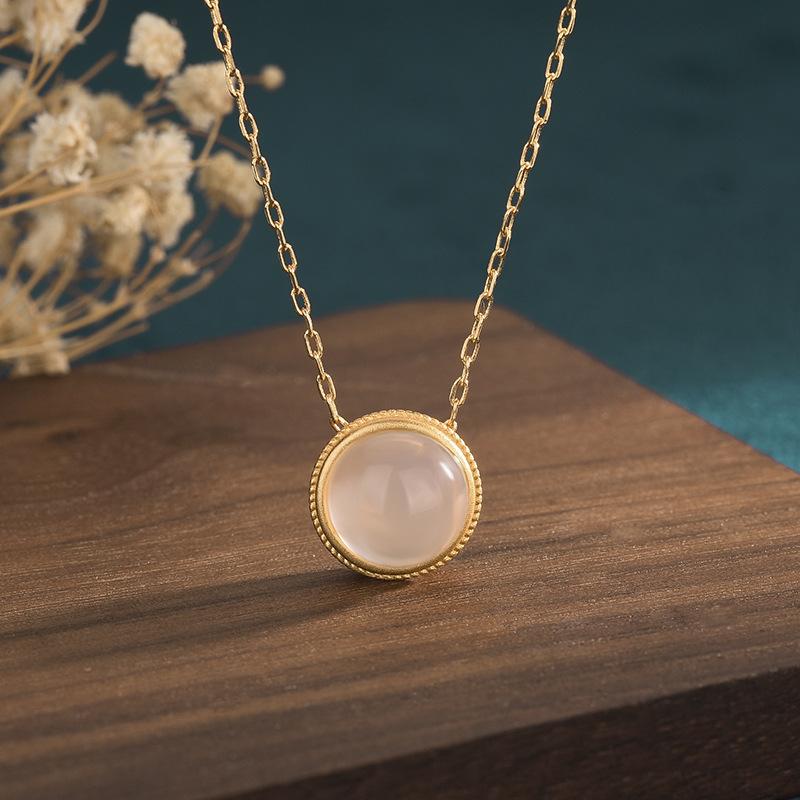 Pendant Necklaces Vintage Gold Plating Process Inlaid With Natural Chalcedony Agate S925 Silver Necklace Women's JewelryPendant
Pendant Necklaces Vintage Gold Plating Process Inlaid With Natural Chalcedony Agate S925 Silver Necklace Women's JewelryPendant