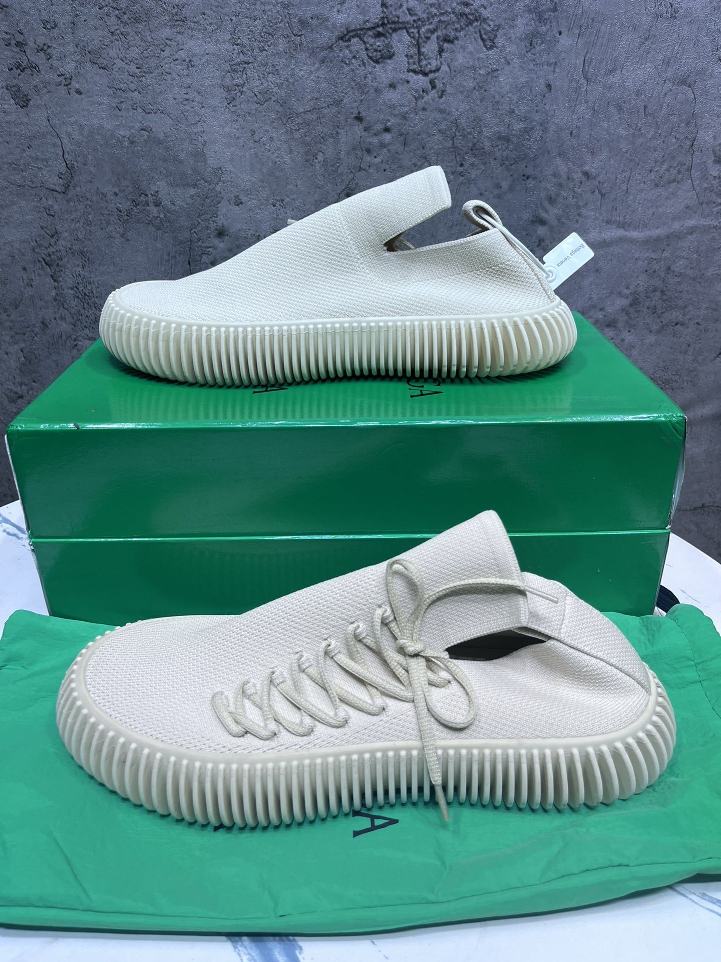 Luxury Women Sport Shoes Low Top Ripple Sneakers Bottegas Shoes Men Mesh Rubber Outsole Wave Triangle Tech Knit Slip-On Sneaker With Box NO393, Clear
Luxury Women Sport Shoes Low Top Ripple Sneakers Bottegas Shoes Men Mesh Rubber Outsole Wave Triangle Tech Knit Slip-On Sneaker With Box NO393, Clear