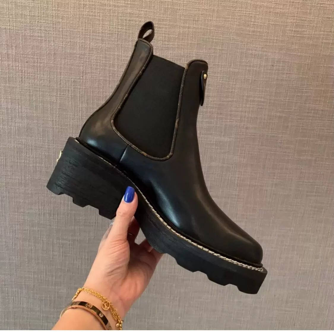 Luxury Designer Beaubourg Ankle Boots Women's Winter Brands Martin Black Calf Leather Lady Booties Party Wedding Knight Boot EU35-42
Luxury Designer Beaubourg Ankle Boots Women's Winter Brands Martin Black Calf Leather Lady Booties Party Wedding Knight Boot EU35-42
