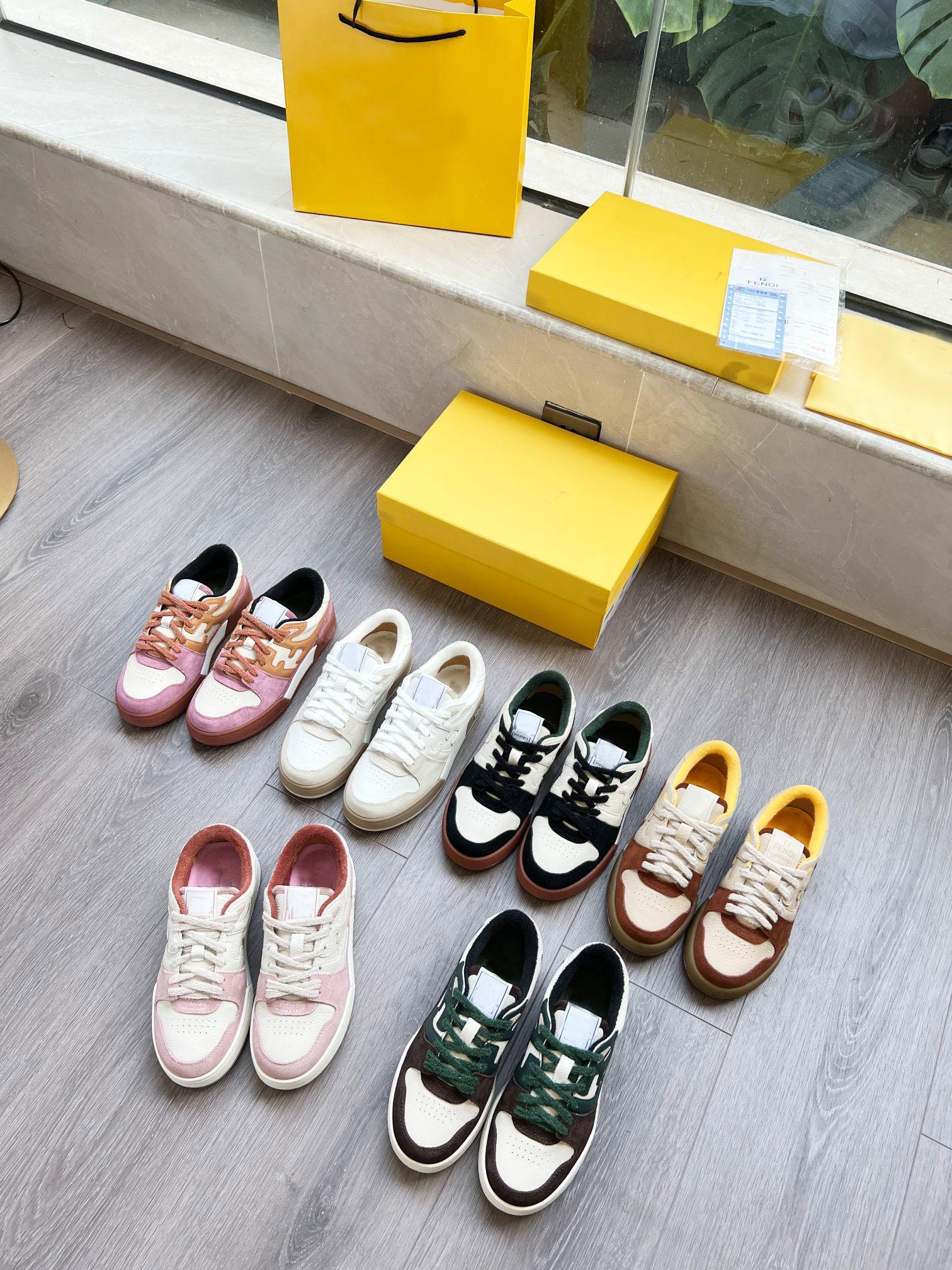 Designer Shoes Luxury Men Women Couple Sneakers Matching Shoes Casual Shoes Retro Suede Beige Sneakers, Color 1
Designer Shoes Luxury Men Women Couple Sneakers Matching Shoes Casual Shoes Retro Suede Beige Sneakers, Color 1