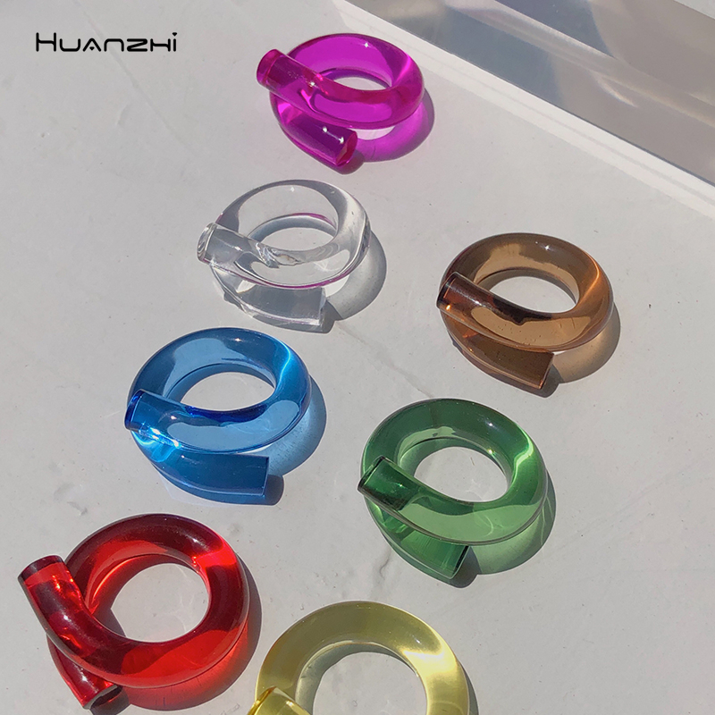 HUANZHI Colorful Transparent Acrylic Twisted Rings for Women Girls Korea Resin Staggered Ring Party Jewelry Gifts 220716
HUANZHI Colorful Transparent Acrylic Twisted Rings for Women Girls Korea Resin Staggered Ring Party Jewelry Gifts 220716