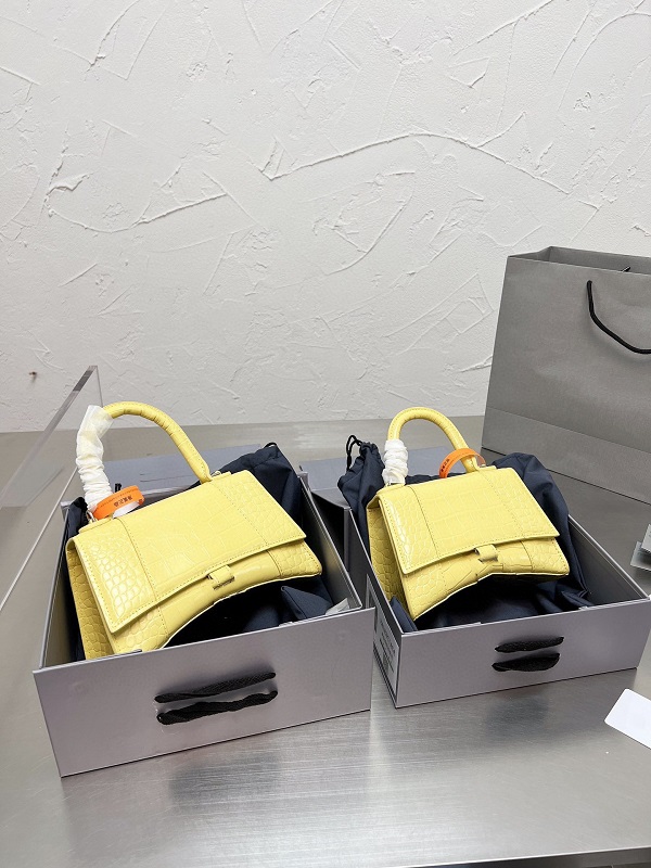 Yellow Khaki Top Quality Luxurys Designers Bag Genuine Leather Women Handbag Fashion Female Crossbody Handbags Shoulder Vintage, Yellow 19cm
Yellow Khaki Top Quality Luxurys Designers Bag Genuine Leather Women Handbag Fashion Female Crossbody Handbags Shoulder Vintage, Yellow 19cm