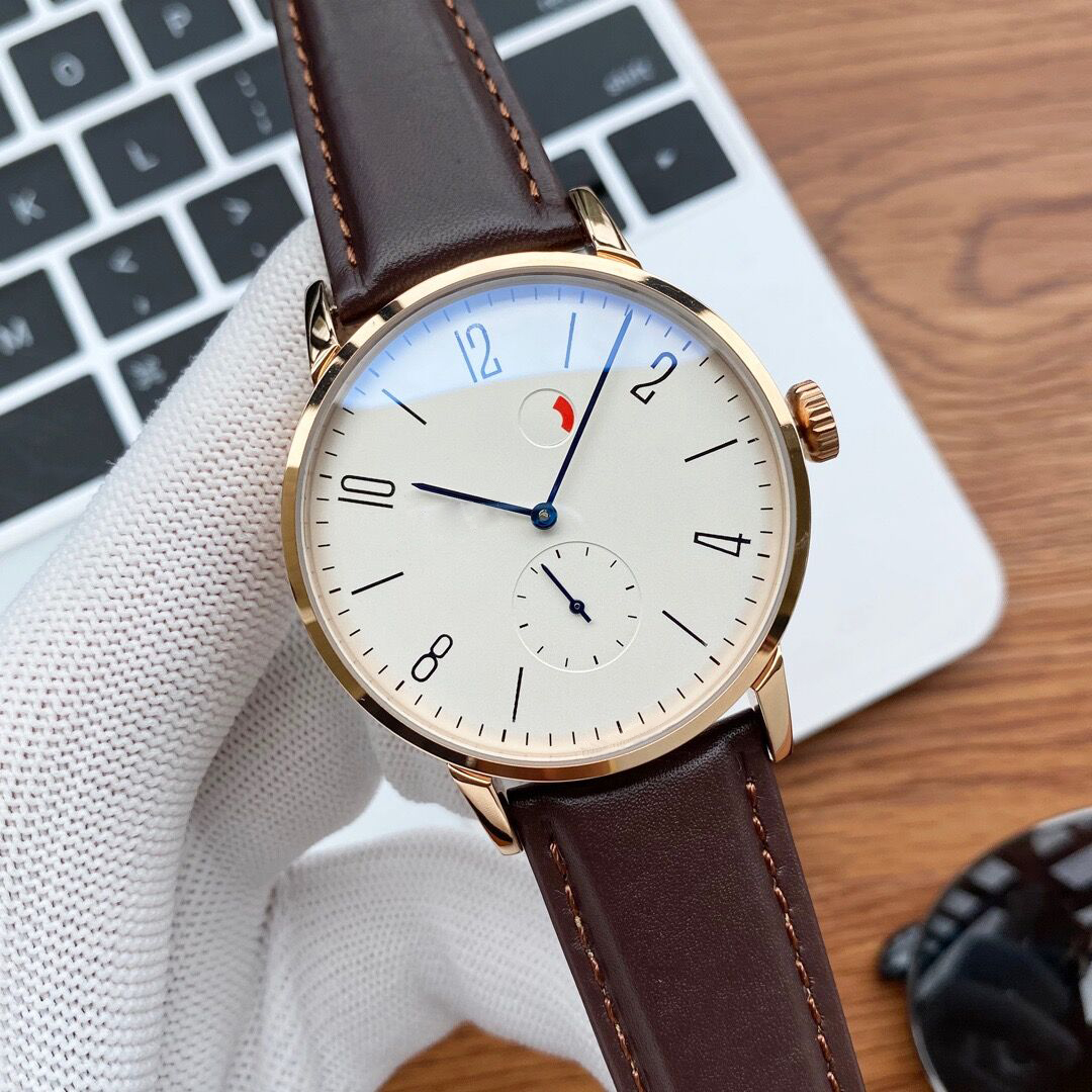 172 Men's watch Seagull Manual mechanical movement 42mm leather strap through bottom
172 Men's watch Seagull Manual mechanical movement 42mm leather strap through bottom