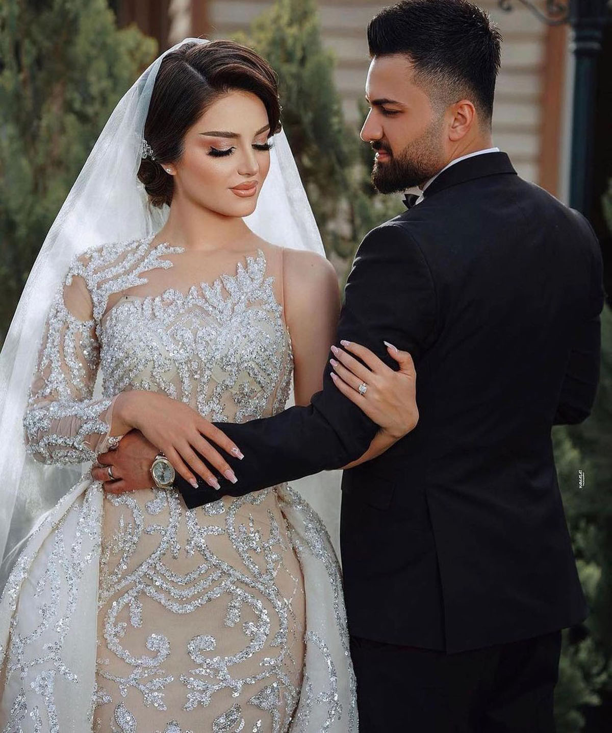 Sparkling Mermaid Wedding Dress One Long Sleeve V Neck Backless Hollow Appliques Sequins Detachable Train Floor Length Bridal Gowns Custom Made Vestid