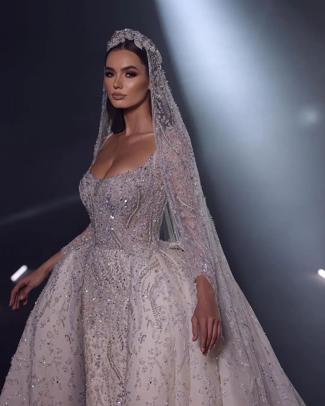 Luxurious Sheath Wedding Dresses Long Sleeve Gowns Appliques Sequins Portrait Shoulder Floor Length With Detachable Train petites Plus Size Custom Mad