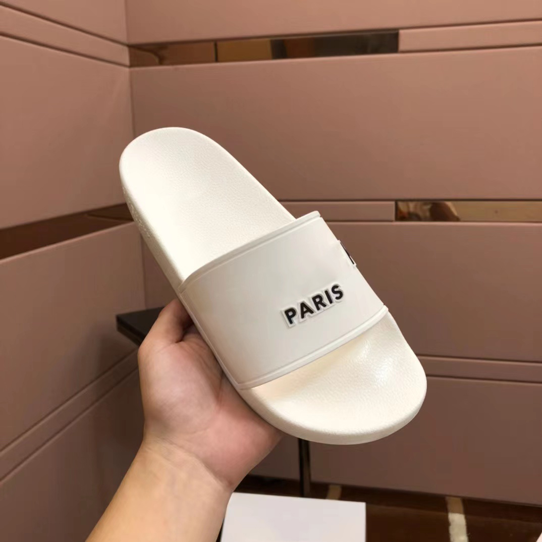 Designer sandal Slippers Men Women Slides Summer Slippers Beach Indoor Luxury Flat Sandals Flip Flops Spike With box Size 36-46, 38
Designer sandal Slippers Men Women Slides Summer Slippers Beach Indoor Luxury Flat Sandals Flip Flops Spike With box Size 36-46, 38