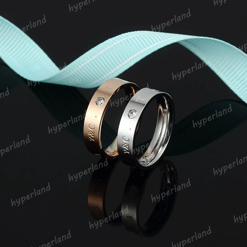 Luxury Gold Rings Womens Engagement Gift Designer Rose Gold Couple Ring Mens Love Ringe Letter T Jewelry For Women Party Diamond Rings
Luxury Gold Rings Womens Engagement Gift Designer Rose Gold Couple Ring Mens Love Ringe Letter T Jewelry For Women Party Diamond Rings