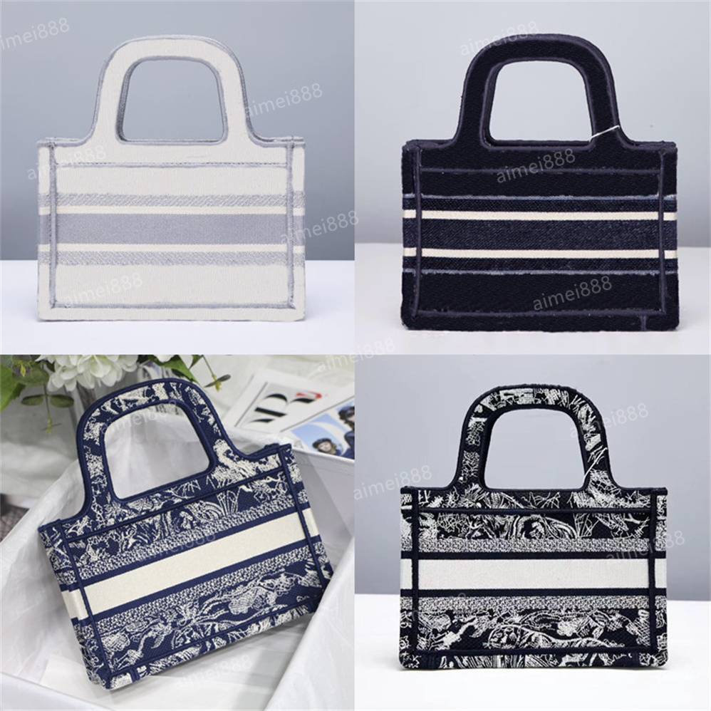 High quality women's embroidered animal pattern Handbag fashion classic handbag Limited Edition women's handbag large capacity travel shopping bag, The blue letters
High quality women's embroidered animal pattern Handbag fashion classic handbag Limited Edition women's handbag large capacity travel shopping bag, The blue letters