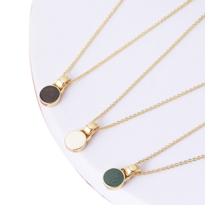 Top Quality Necklace Enamel White Black Green Color Real 18K Gold Plated Brand Round Letter Pendant Necklaces
Top Quality Necklace Enamel White Black Green Color Real 18K Gold Plated Brand Round Letter Pendant Necklaces