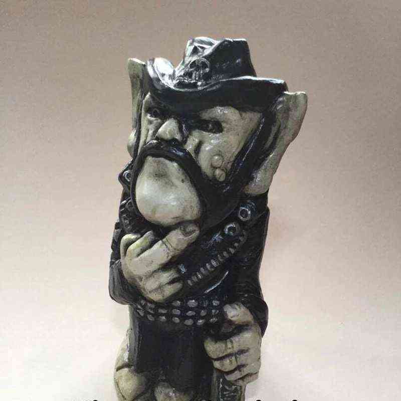 Halloween Gift Lemmy Rock Icon Sculpture The Lemprechaun Resin Statue Yard Lawn Ornamnet Outdoor Home Ornament Garden Decor 2021 T220801
Halloween Gift Lemmy Rock Icon Sculpture The Lemprechaun Resin Statue Yard Lawn Ornamnet Outdoor Home Ornament Garden Decor 2021 T220801