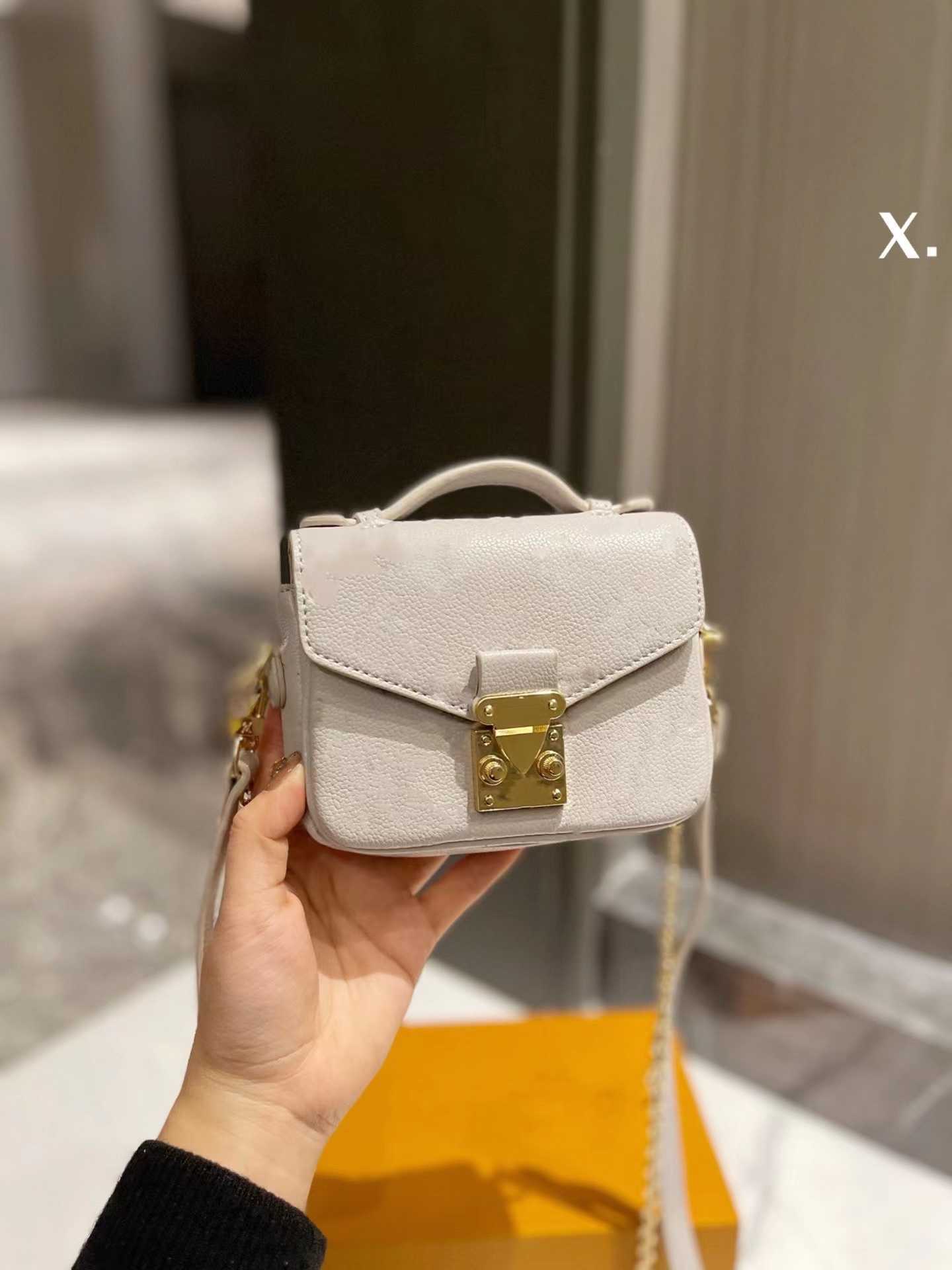 Fashion Womens L Designers Chain bag Mini Shoulder Bags Crossbody Bag High Quality Flower and Star PrintHandbags, Black
Fashion Womens L Designers Chain bag Mini Shoulder Bags Crossbody Bag High Quality Flower and Star PrintHandbags, Black