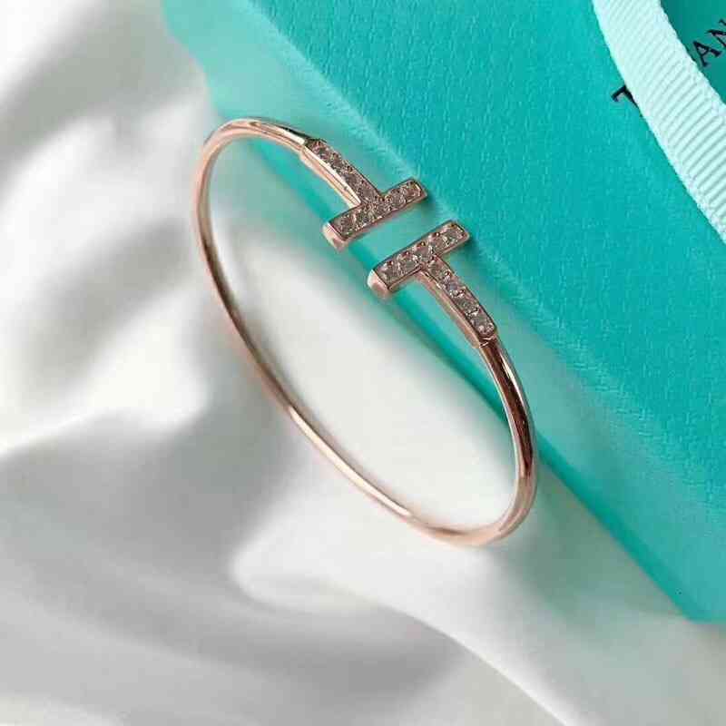 Factory designer bangle Fritillary double T Bracelet opening elastic ikok 18k rose gold bracelet vibrato net red live the same paragraph9732474 WJDD
Factory designer bangle Fritillary double T Bracelet opening elastic ikok 18k rose gold bracelet vibrato net red live the same paragraph9732474 WJDD