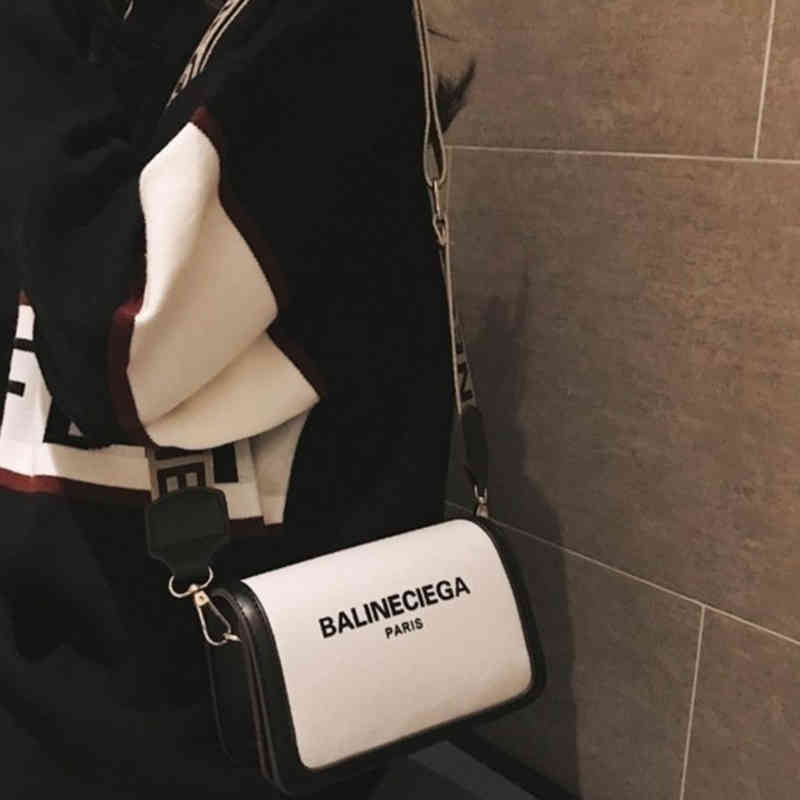 super fire bag women's autumn winter canvas small square versatile girl's broadband sling one Shoulder Messenger Bag, Black
super fire bag women's autumn winter canvas small square versatile girl's broadband sling one Shoulder Messenger Bag, Black
