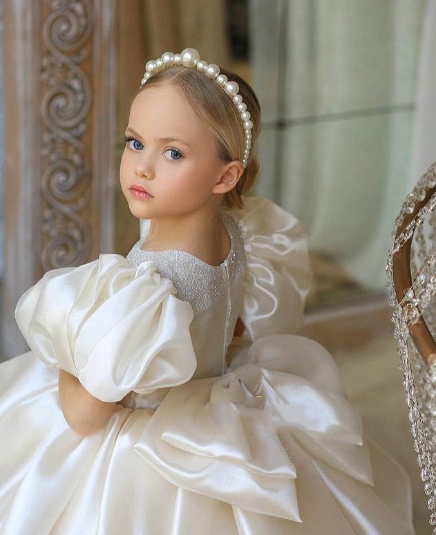 New Arrival Flower Girls Dresses Long little girls Robes de fête Beads First Communion Dresses V Neck Lace Ball Gown Girls Pageant Gowns