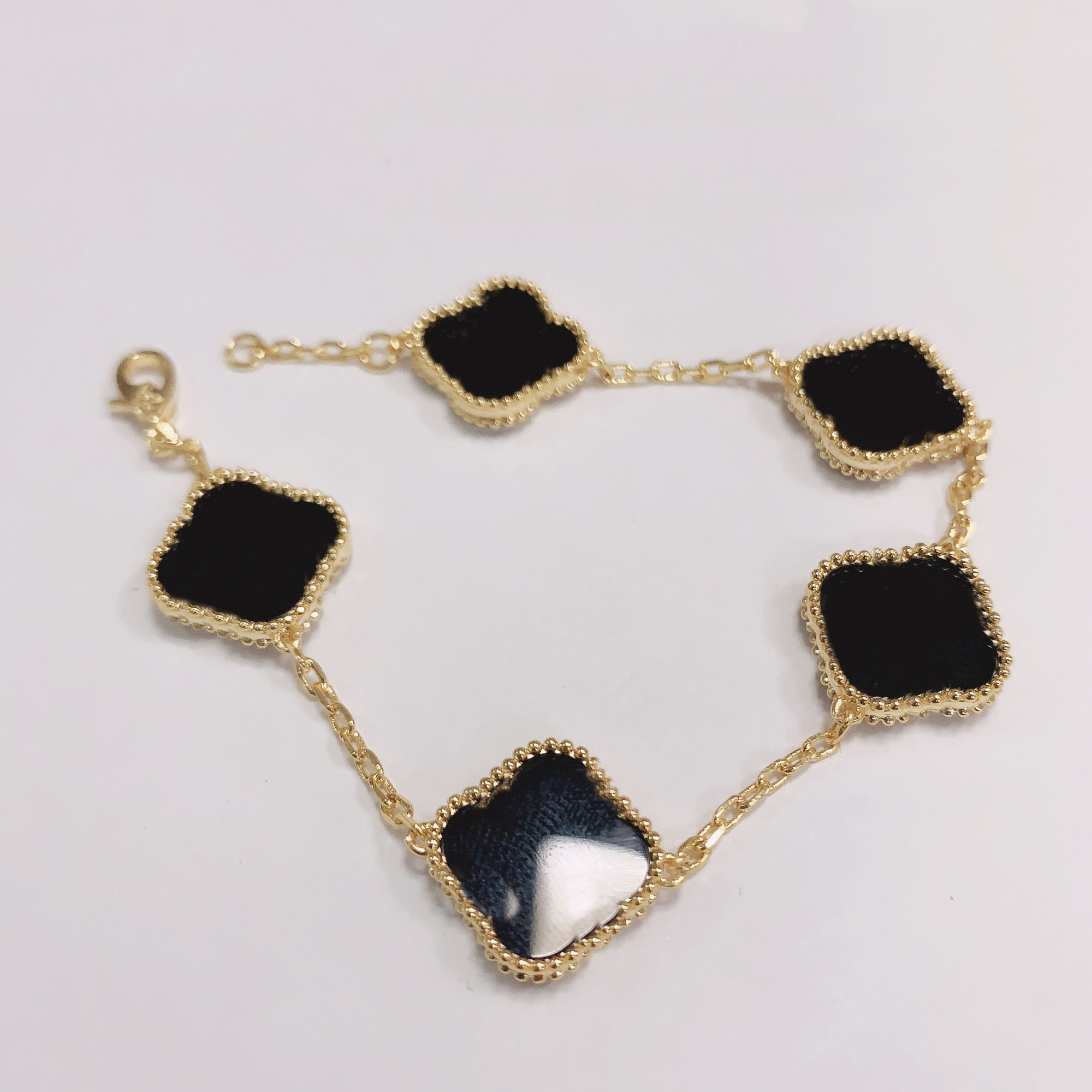 Classic Fashion Designer Clover Bracelets Flowers Charm Bracelet Love Bangle Link Chain Women Luxury Jewelry Van GDF
Classic Fashion Designer Clover Bracelets Flowers Charm Bracelet Love Bangle Link Chain Women Luxury Jewelry Van GDF