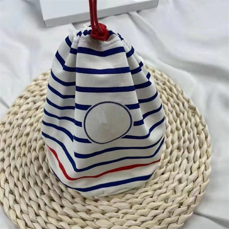 Original Quality Cosmetic Bags Brand Drawstring Bucket Bag double color Big Capacity cotton Fashion Travel Bags with gift box
Original Quality Cosmetic Bags Brand Drawstring Bucket Bag double color Big Capacity cotton Fashion Travel Bags with gift box