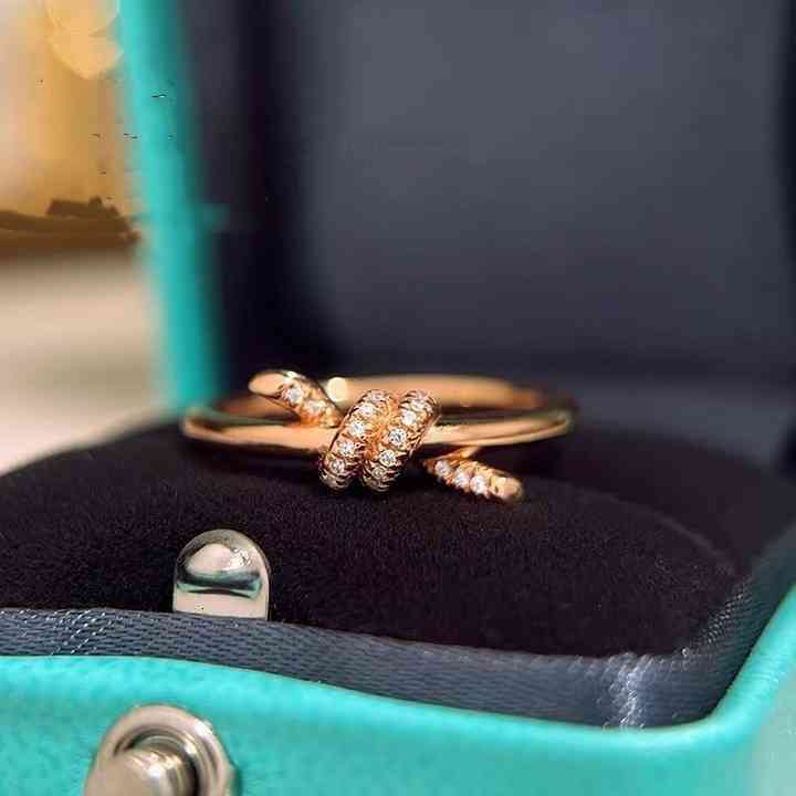 T family Gu Ailing's same knot ring women's 925 Sterling Silver Plated 18K Gold Diamond twisted Bow Ring category
T family Gu Ailing's same knot ring women's 925 Sterling Silver Plated 18K Gold Diamond twisted Bow Ring category