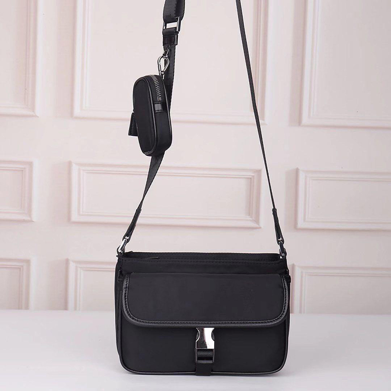 Dicky0750 designer crossbody bag men handbag fashion messenger bags classic satchel canvas shoulder parachute fabric man handbags camera purse Wholesale, Black
Dicky0750 designer crossbody bag men handbag fashion messenger bags classic satchel canvas shoulder parachute fabric man handbags camera purse Wholesale, Black