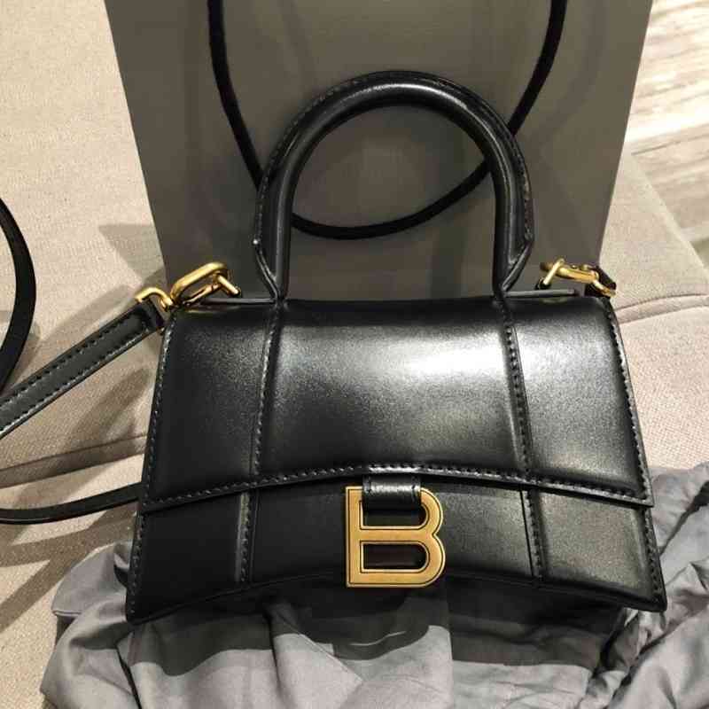 Balencaigass Italy Designer Luxury Designer Handbag Bag Women's 2022 B-button Alligator Hourglass Leather One Shoulder Slant Cross Hand
Balencaigass Italy Designer Luxury Designer Handbag Bag Women's 2022 B-button Alligator Hourglass Leather One Shoulder Slant Cross Hand