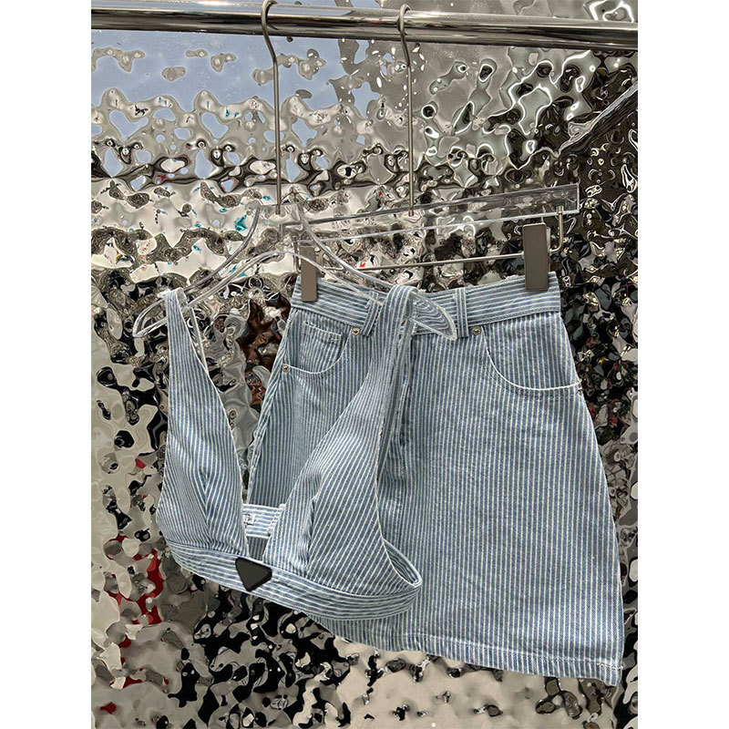 WomensTwo Piece Dress Bra skirt Designers T shirt t With Triangle Metal V Neck Vest Mini Short Set Streetwear Fashion Crop Top womens clothing, Blue
WomensTwo Piece Dress Bra skirt Designers T shirt t With Triangle Metal V Neck Vest Mini Short Set Streetwear Fashion Crop Top womens clothing, Blue