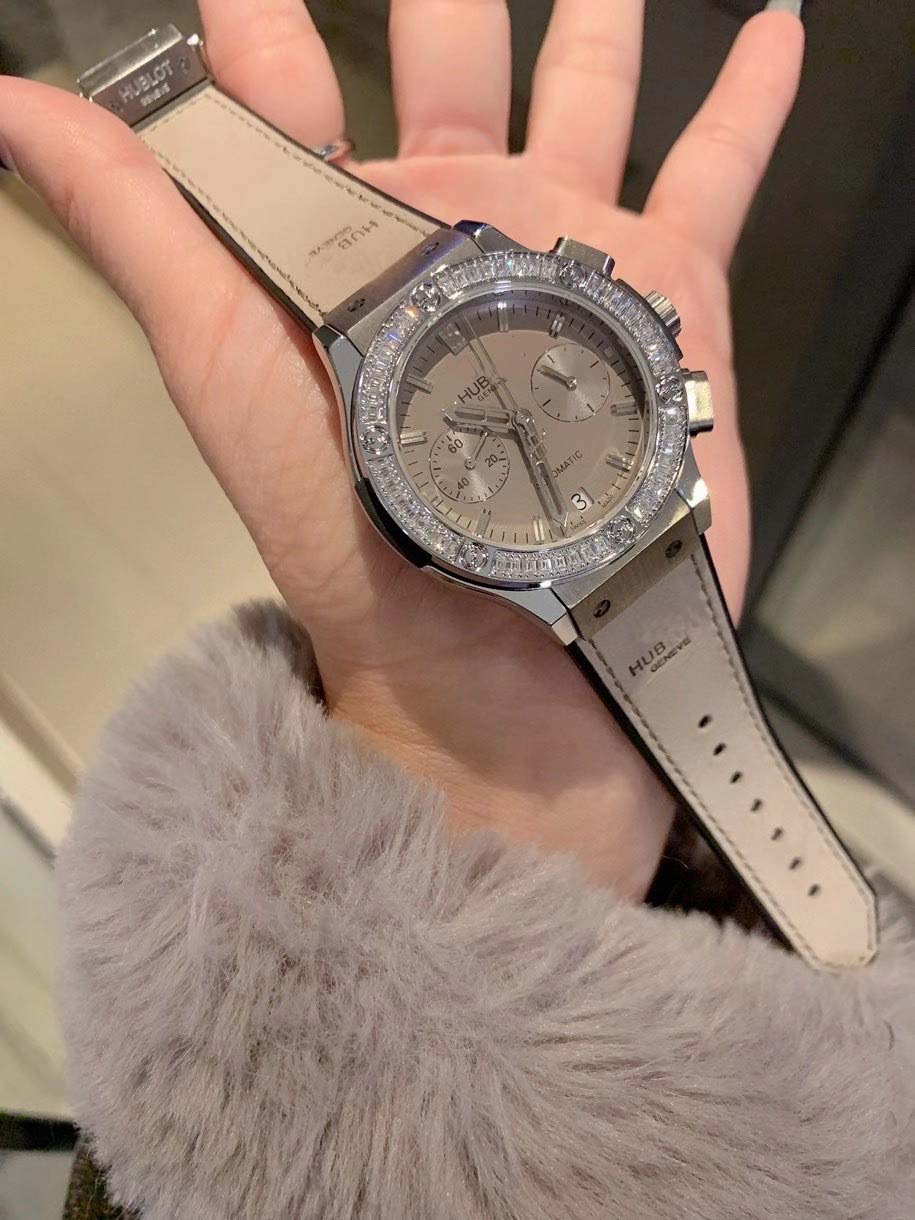 Top brand Luxury women watches Designer Diamond Watch Stainless Steel band Quartz Wristwatches For Ladies Girl Gift
Top brand Luxury women watches Designer Diamond Watch Stainless Steel band Quartz Wristwatches For Ladies Girl Gift