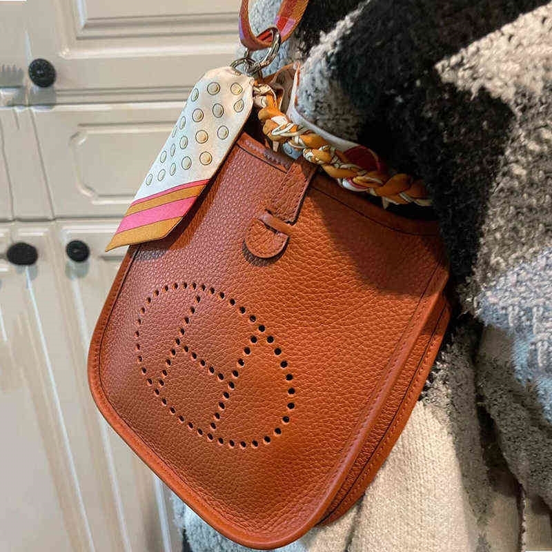 Handbags Designer Luxury Bags Niche Design 2022 Leather Single Shoulder Messenger Letter Female, Black
Handbags Designer Luxury Bags Niche Design 2022 Leather Single Shoulder Messenger Letter Female, Black
