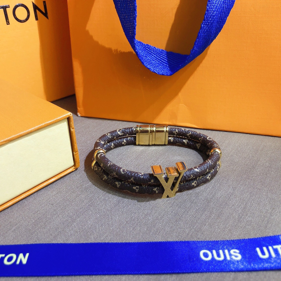Wholesale Fashion Bracelets Women Bangle Designer Lucky Letter Jewelry Faux Leather 18K Gold Plated Stainless steel Bracelet Womens Wedding Gifts S265
Wholesale Fashion Bracelets Women Bangle Designer Lucky Letter Jewelry Faux Leather 18K Gold Plated Stainless steel Bracelet Womens Wedding Gifts S265
