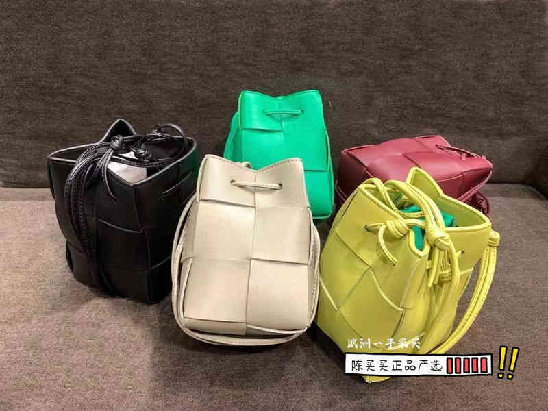 Transit Spot Designer Women Bottegass Handbags Venetas Mini Woven Drawstring Bucket Single Shoulder Mini Messenger, Color note order
Transit Spot Designer Women Bottegass Handbags Venetas Mini Woven Drawstring Bucket Single Shoulder Mini Messenger, Color note order