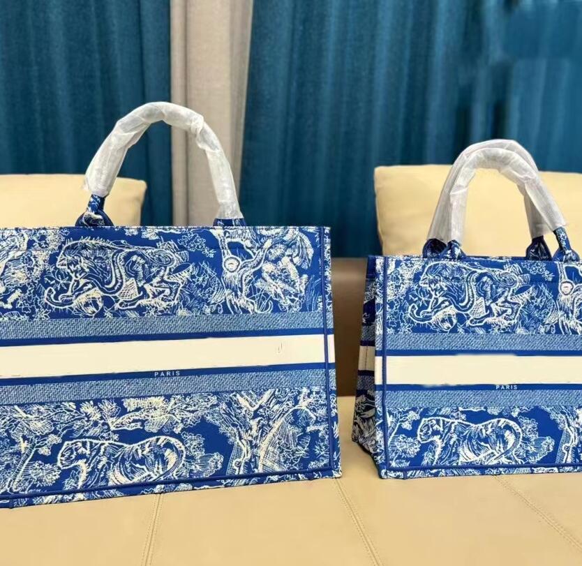 Women Oversize Design Shopping Bag 41cm Multicolor Embroidery Canvas Tote Bags Handle Totes Womens Luxurious Handbags Party Lady High Quality Handbag, No bag
Women Oversize Design Shopping Bag 41cm Multicolor Embroidery Canvas Tote Bags Handle Totes Womens Luxurious Handbags Party Lady High Quality Handbag, No bag