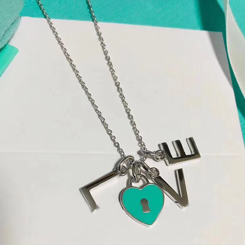 Tiff 925 Silver necklace Women gift box Blue Heart Necklaces Pendant Female Fashion Jewelry Exquisite Craftsmanship Brand Logo Classic Designer Jewelry Wholesale
Tiff 925 Silver necklace Women gift box Blue Heart Necklaces Pendant Female Fashion Jewelry Exquisite Craftsmanship Brand Logo Classic Designer Jewelry Wholesale