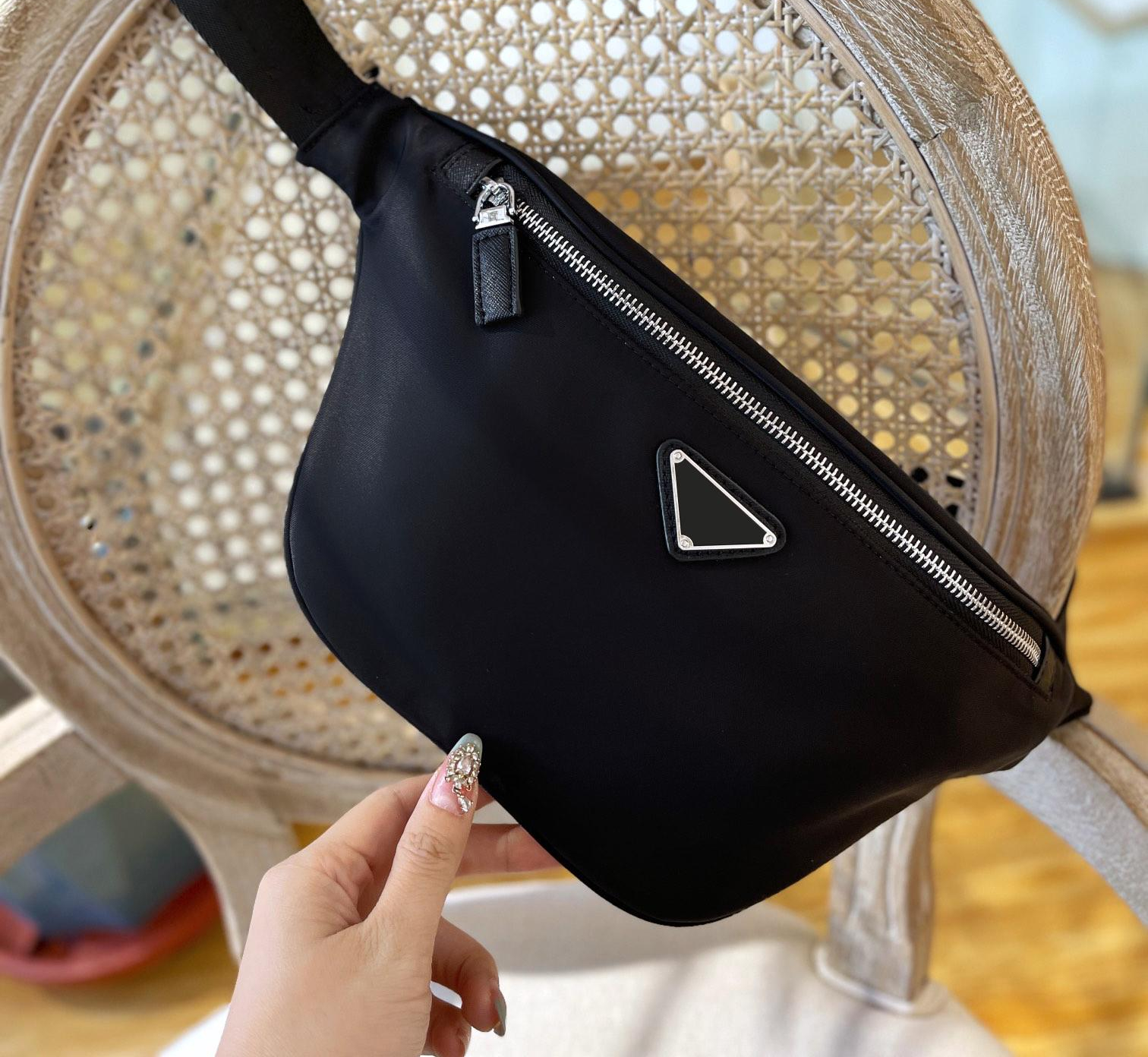 Designer High quality 2022 waist bags cross body shoulder bag chest purse luxurys men Bumbags crossbody Fanny Pack women side body Nylon wallet versatile very nice, Black
Designer High quality 2022 waist bags cross body shoulder bag chest purse luxurys men Bumbags crossbody Fanny Pack women side body Nylon wallet versatile very nice, Black