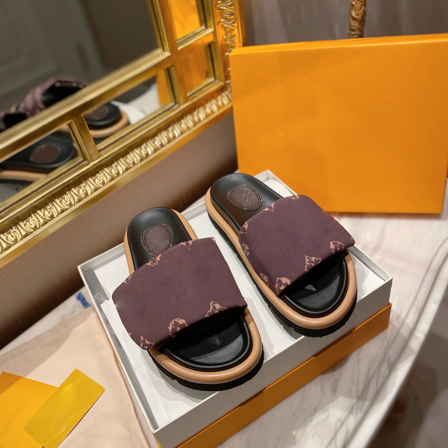 MIAMI Pool Pillow Comfort Designer Slippers Sandals Luxury Calfskin Easy-to-wear Style Slides Sunset Flat Mules Summer Beach Velcro Slipper men womens shoes dhgate, 15
MIAMI Pool Pillow Comfort Designer Slippers Sandals Luxury Calfskin Easy-to-wear Style Slides Sunset Flat Mules Summer Beach Velcro Slipper men womens shoes dhgate, 15