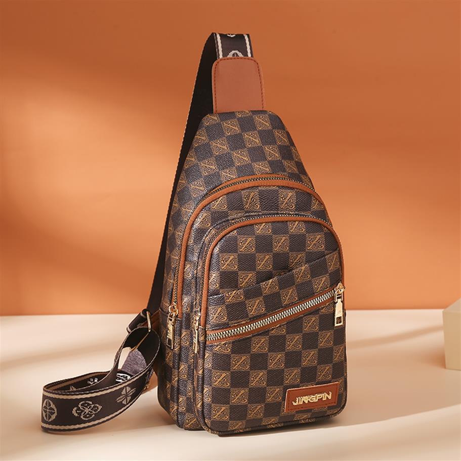 Luxury Designer Men Chest Bags Leather Man Crossbody Bags Multi Pocket Vintage Solid Shoulder For Male Sling Women Backpack296L, With logo
Luxury Designer Men Chest Bags Leather Man Crossbody Bags Multi Pocket Vintage Solid Shoulder For Male Sling Women Backpack296L, With logo