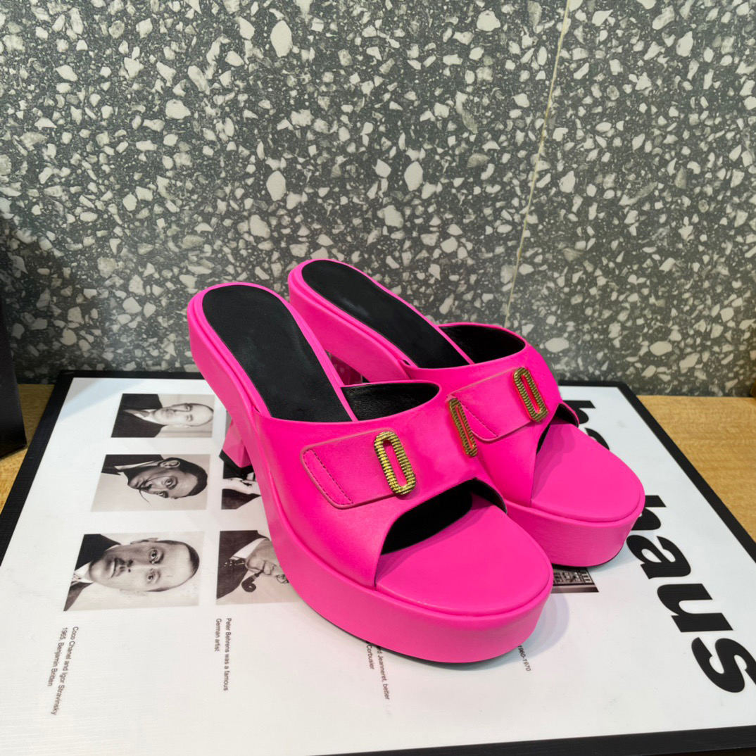 Womens Medusa Biggie Mules Slippers Runway Show Ladys Hardware Sandals Dress Lady Fashion Luxurys Designer Mid Block Heel Genuine Leather Shoes Lime Fuchsia 35-42, Chocolate
Womens Medusa Biggie Mules Slippers Runway Show Ladys Hardware Sandals Dress Lady Fashion Luxurys Designer Mid Block Heel Genuine Leather Shoes Lime Fuchsia 35-42, Chocolate