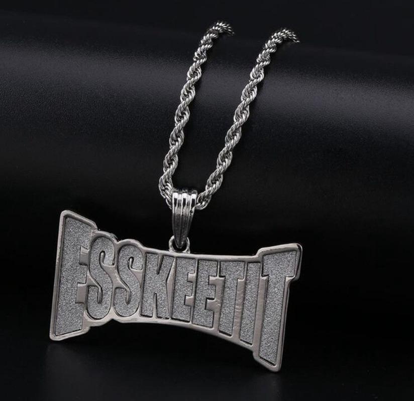 Pendant Necklaces Personality Design Metal Letter "ESSKEETIT" Necklace Men's Hip Hop Rock Party JewelryPendant
Pendant Necklaces Personality Design Metal Letter "ESSKEETIT" Necklace Men's Hip Hop Rock Party JewelryPendant