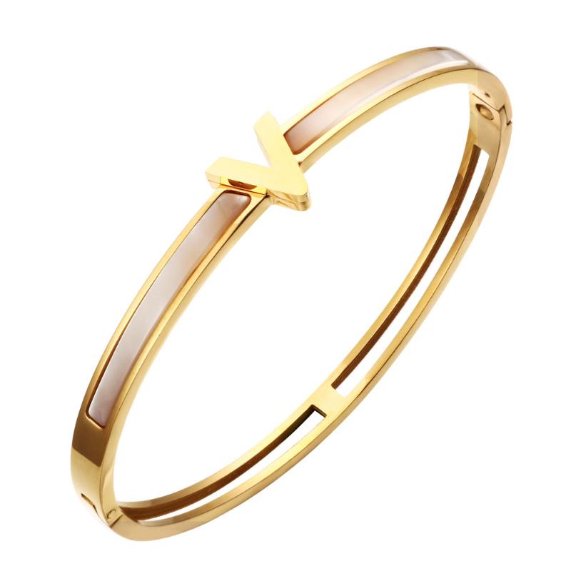 Bangle Trendy Stainless Steel V Letter Cuff Charm Bangles Woman Ladies Fashion Jewelry Classic Casual OL Party Wedding BraceletsBangle
Bangle Trendy Stainless Steel V Letter Cuff Charm Bangles Woman Ladies Fashion Jewelry Classic Casual OL Party Wedding BraceletsBangle