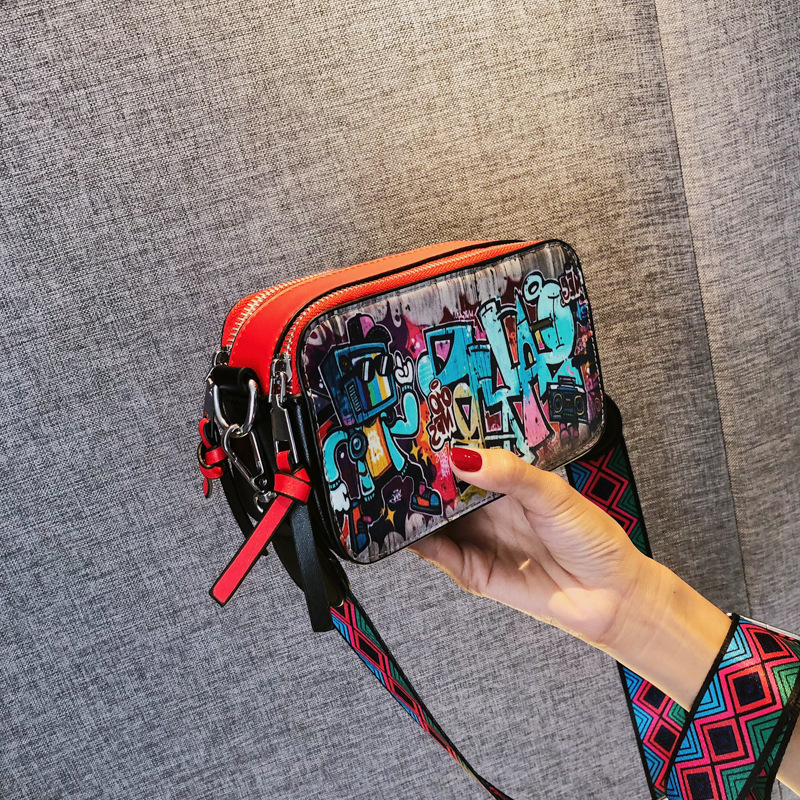 2022 Luxury women one-shoulder handbag small square Women's Messenger Wide Strap Crossbody Bags Women femme Handbags Wholesale, Blue
2022 Luxury women one-shoulder handbag small square Women's Messenger Wide Strap Crossbody Bags Women femme Handbags Wholesale, Blue