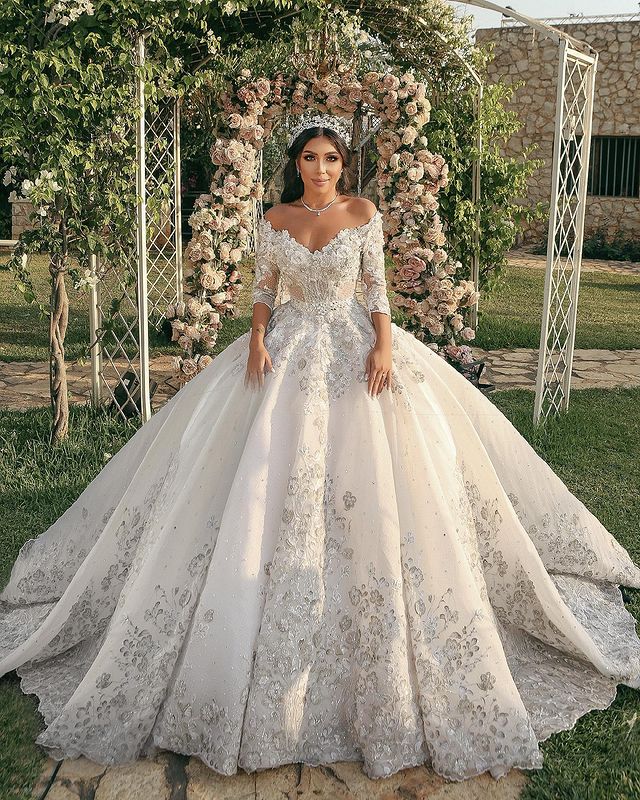 Gorgeous Gown Wedding Dress Sexy V Neck Long Sleeves Lace Chiffon wer Appliques Sequins Beaded Ball Gowns or Length Ruffles Custom Made Bridal Dresses