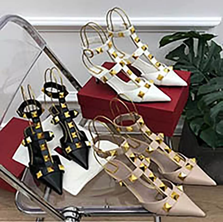 Slippers 2021 Original Top Designer Women Fashion Quality Roman Stud Leather Gladiator Sandal V Metal Rivet Hig Valentinoe''Valentinoity, Nude-strap slippers
Slippers 2021 Original Top Designer Women Fashion Quality Roman Stud Leather Gladiator Sandal V Metal Rivet Hig Valentinoe''Valentinoity, Nude-strap slippers