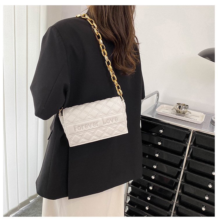 Contrast color simple and versatile small square bag thick chain shoulder armpit 2022 new Korean version fashion underarm handbag, White
Contrast color simple and versatile small square bag thick chain shoulder armpit 2022 new Korean version fashion underarm handbag, White