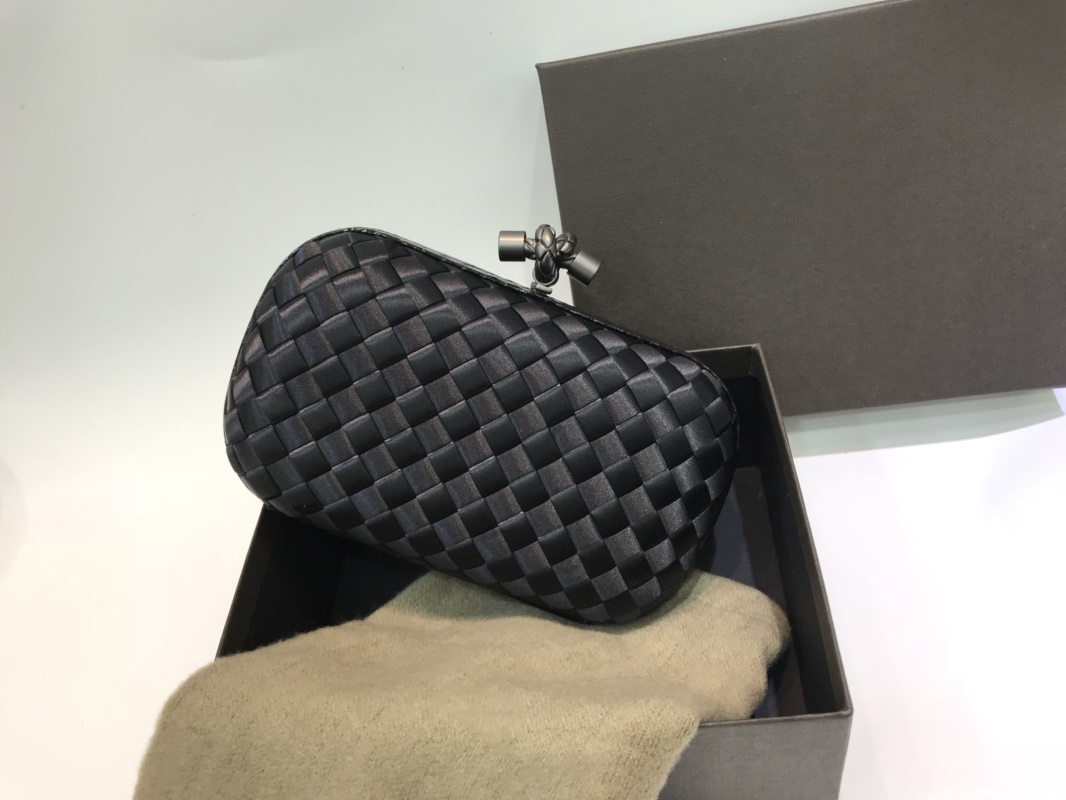 Fashion Designer Bag Women's Cosmetic Bag Mini Boxes Clutch Bags Handbag Top Quality Water Snake Leather Hemming Premium Ribbons 2022 New Style With Box, #4 size:16.5x10x5cm
Fashion Designer Bag Women's Cosmetic Bag Mini Boxes Clutch Bags Handbag Top Quality Water Snake Leather Hemming Premium Ribbons 2022 New Style With Box, #4 size:16.5x10x5cm