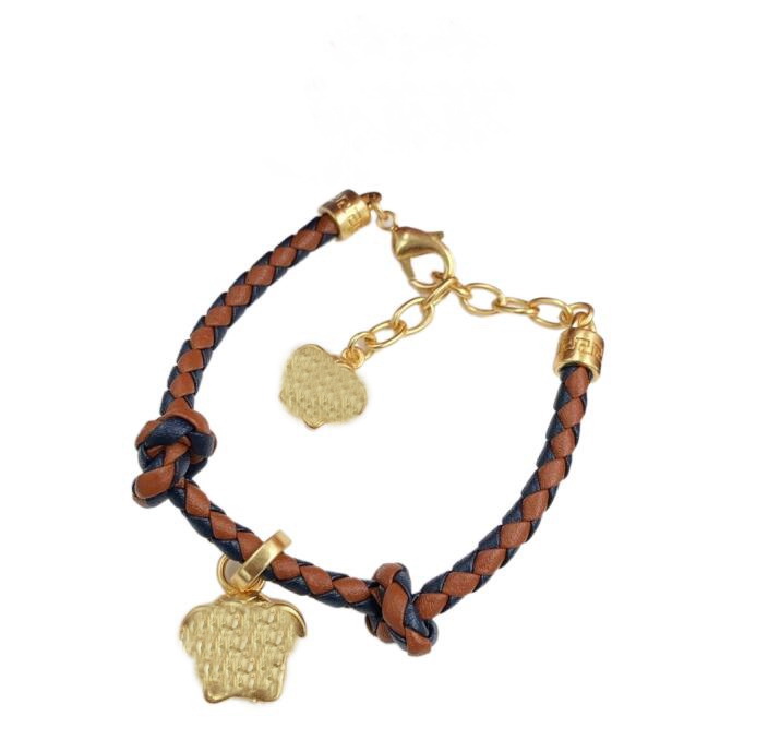 New Designed snake pattern Link Chain Medusa Head Portrait Pendants Leather Rope Chain Woven Bracelet 18K Gold Women Couple Lovers Bracelets Designer Jewelry
New Designed snake pattern Link Chain Medusa Head Portrait Pendants Leather Rope Chain Woven Bracelet 18K Gold Women Couple Lovers Bracelets Designer Jewelry