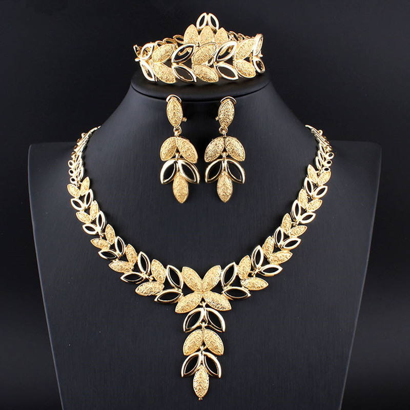 Indian Womens Jewelry Aesthetic Necklace Set Fashionable Earrings Wedding Accessories Ring Bracelet 4 Pieces 220812
