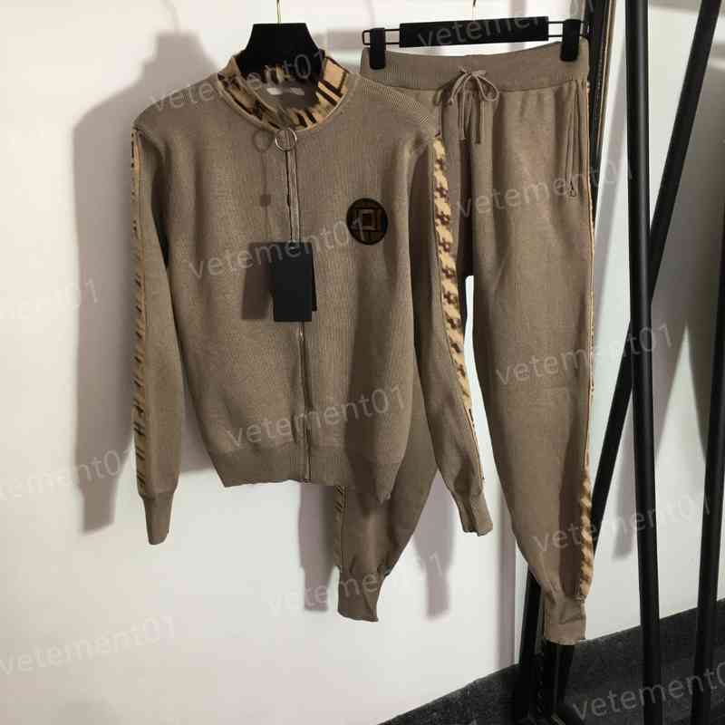 Womens Two Piece Pants Alphabet Print Webbing Zip Cardigan Knitted Jacket And Casual Leggings 2 Pieces Sets Luxury Designer Tracksuits
Womens Two Piece Pants Alphabet Print Webbing Zip Cardigan Knitted Jacket And Casual Leggings 2 Pieces Sets Luxury Designer Tracksuits