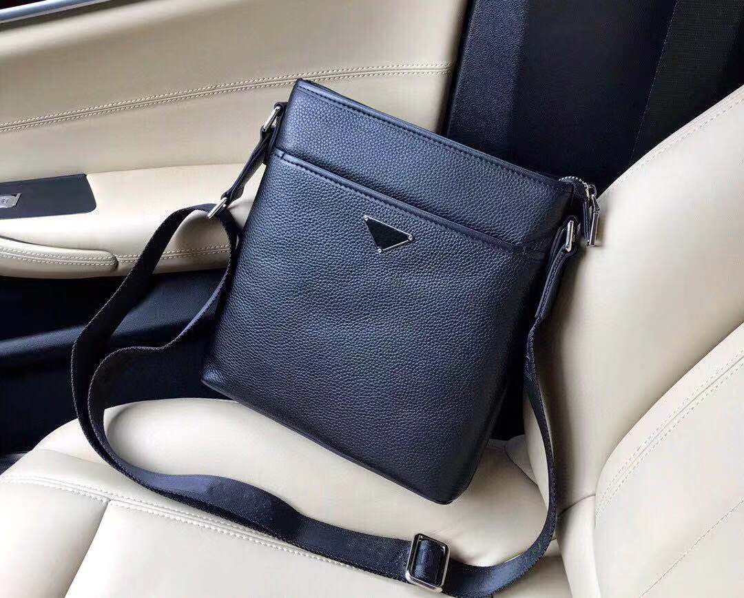 Designer Italian Mens Shoulder Bags Man Genuine Leather Briefcases Men Handbag Crossbody Bag Messenger Bag Wedding Dress, ##
Designer Italian Mens Shoulder Bags Man Genuine Leather Briefcases Men Handbag Crossbody Bag Messenger Bag Wedding Dress, ##