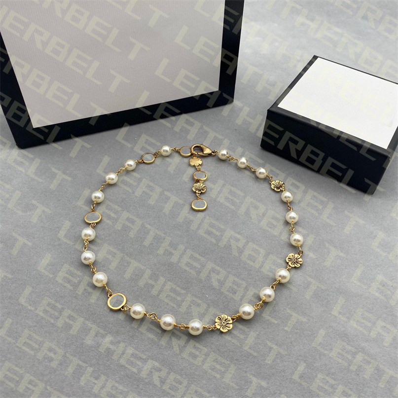 Classic Pearl Chain Necklace Gold Flower Pendant Retro Party Jewelry Chic Letter Necklaces Christmas Gift For Women
Classic Pearl Chain Necklace Gold Flower Pendant Retro Party Jewelry Chic Letter Necklaces Christmas Gift For Women