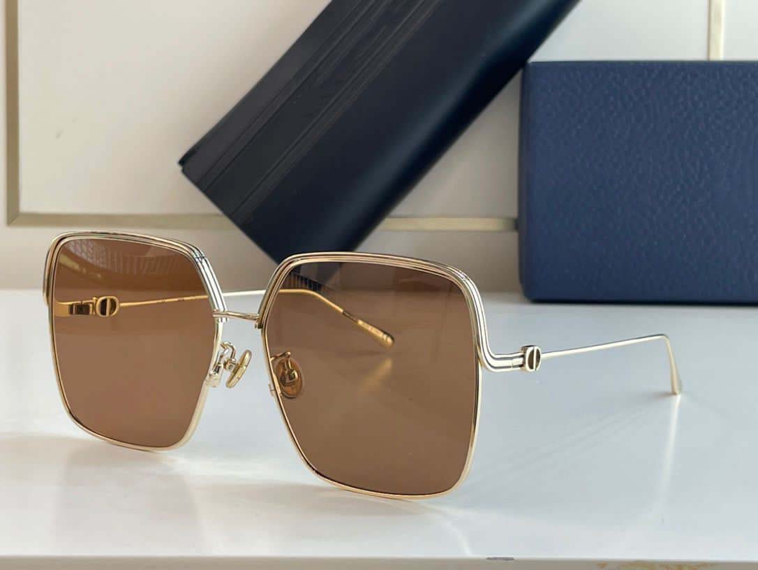 Sunglasses For Women and Men Summer style S1U Anti-Ultraviolet Retro Plate Full frame fashion Eyeglasses Random Box
Sunglasses For Women and Men Summer style S1U Anti-Ultraviolet Retro Plate Full frame fashion Eyeglasses Random Box