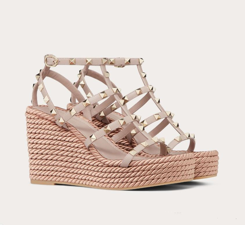 Italy Designer Studs Shoes For Women's Wedges Sandal With Rock Rivets Shoes Retro High HeelsWedge Heels Platform Shoe With Straps 35-42
Italy Designer Studs Shoes For Women's Wedges Sandal With Rock Rivets Shoes Retro High HeelsWedge Heels Platform Shoe With Straps 35-42