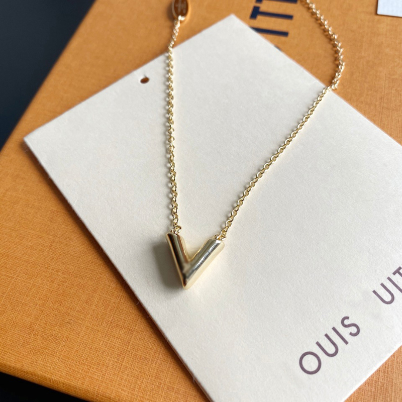Luxury Design Necklace Choker Chain 18K Gold Plated Brass Copper Necklaces Pendant Statement Fashion Women L-Letter Wedding Jewelry Accessories B115
Luxury Design Necklace Choker Chain 18K Gold Plated Brass Copper Necklaces Pendant Statement Fashion Women L-Letter Wedding Jewelry Accessories B115