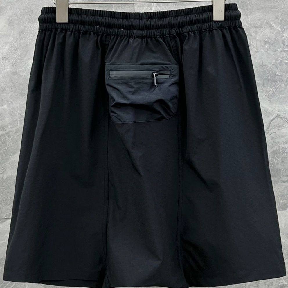 Men Shorts y3 High Street Functional Printing Zipper Tooling Casual Summer Light and Comfortable with Multi Pocket, Black
Men Shorts y3 High Street Functional Printing Zipper Tooling Casual Summer Light and Comfortable with Multi Pocket, Black